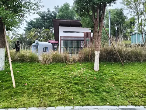 万达广场 · 户外控烟空间